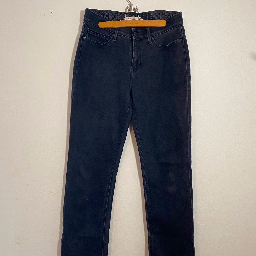 Levi's perfect waist straight black jeans sz 8 (waist fits like a 6)